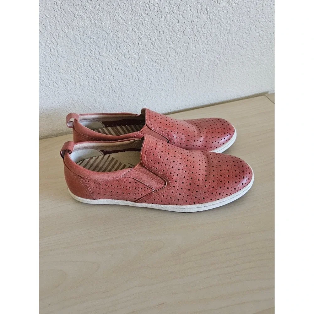 Taos Womens Court Slip On Shoes Red Leather Perforated Sneakers Size 9
